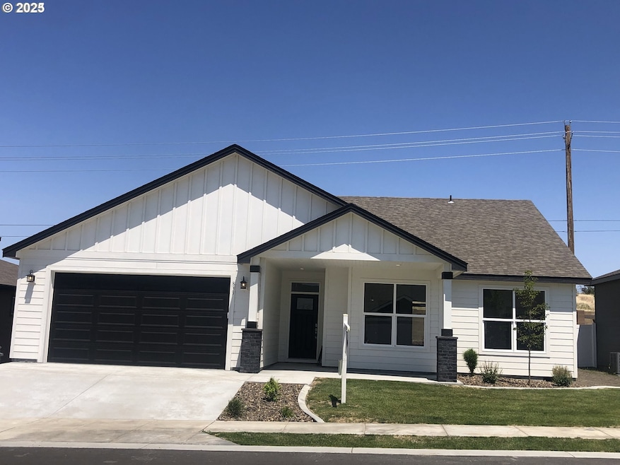 833 E Autumn Ave, Hermiston, OR 97838 - photo 1