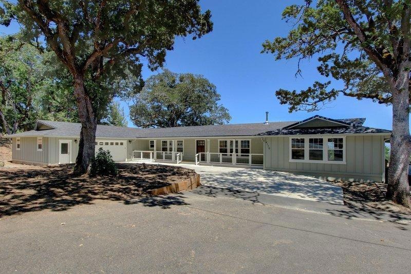 4170 Livingston Rd, Central Point, OR 97502 - photo 1