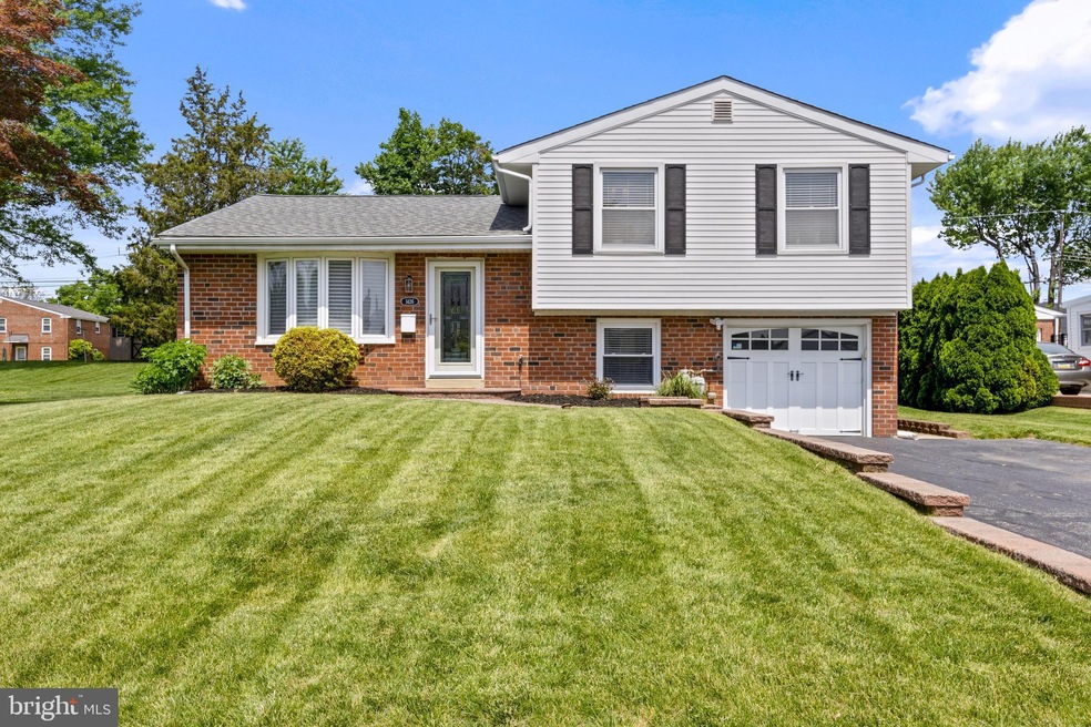 1426 Sandwood Rd, Conshohocken, PA 19428 - photo 1