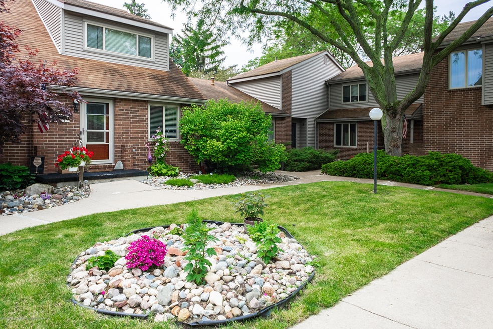 916 Montevideo Lansing 48917-3