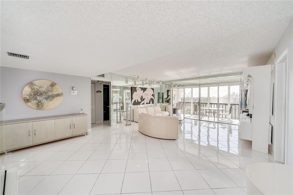 HUGE LIVING ROOM