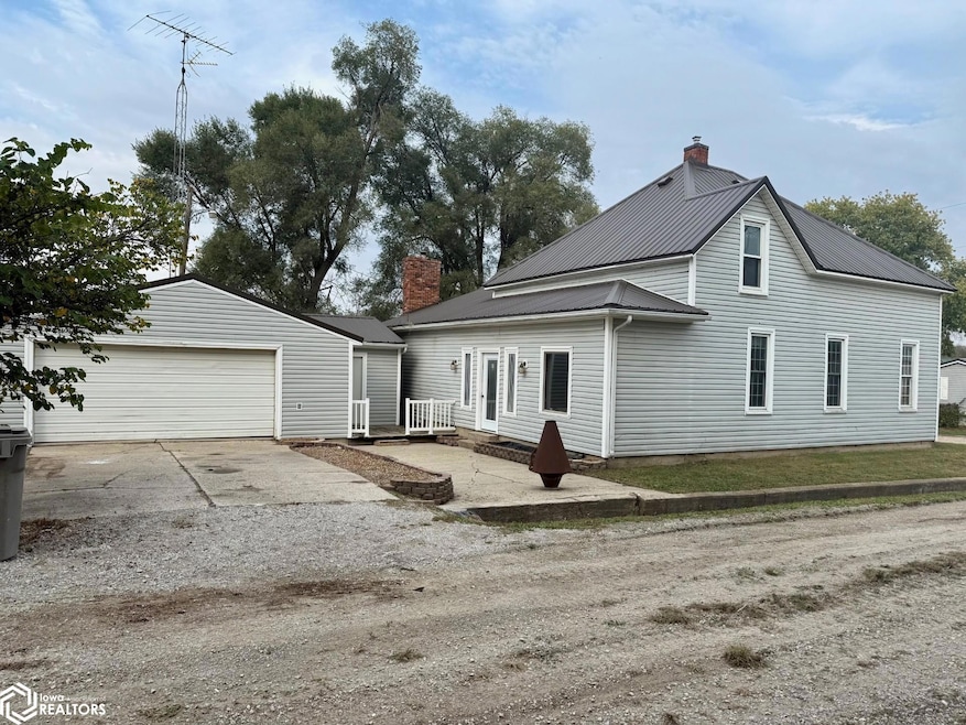 102 Walnut St, Floris, IA 52560 - photo 1