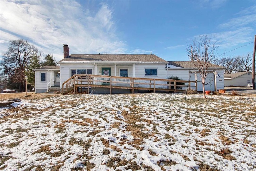 Easy access entry with wheelchair accessible ramp