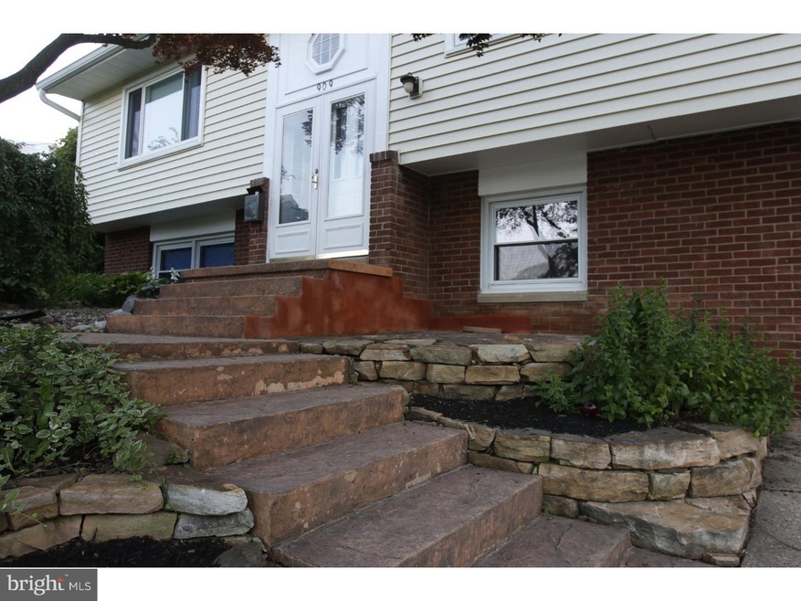 909 Ridgley Ct, Claymont, DE 19703 - photo 1