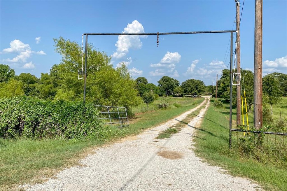 322 Pine Bluff Ln, Springtown, TX 76082 - photo 1