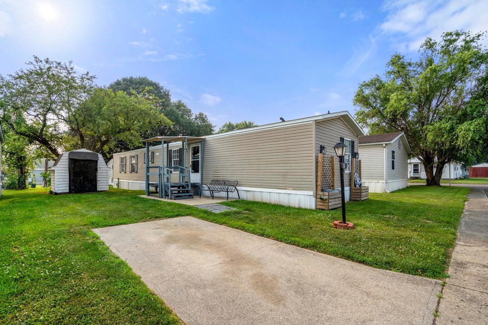 56 Evergreen Ave, Circleville, OH 43113 - photo 1