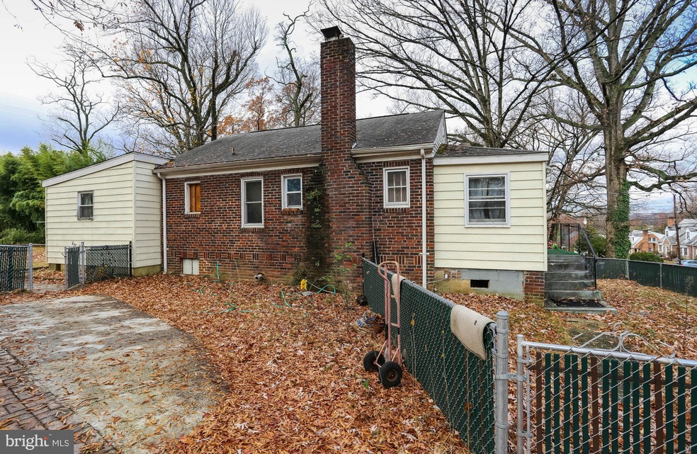 5815 Quintana St, Riverdale, MD 20737 - photo 1