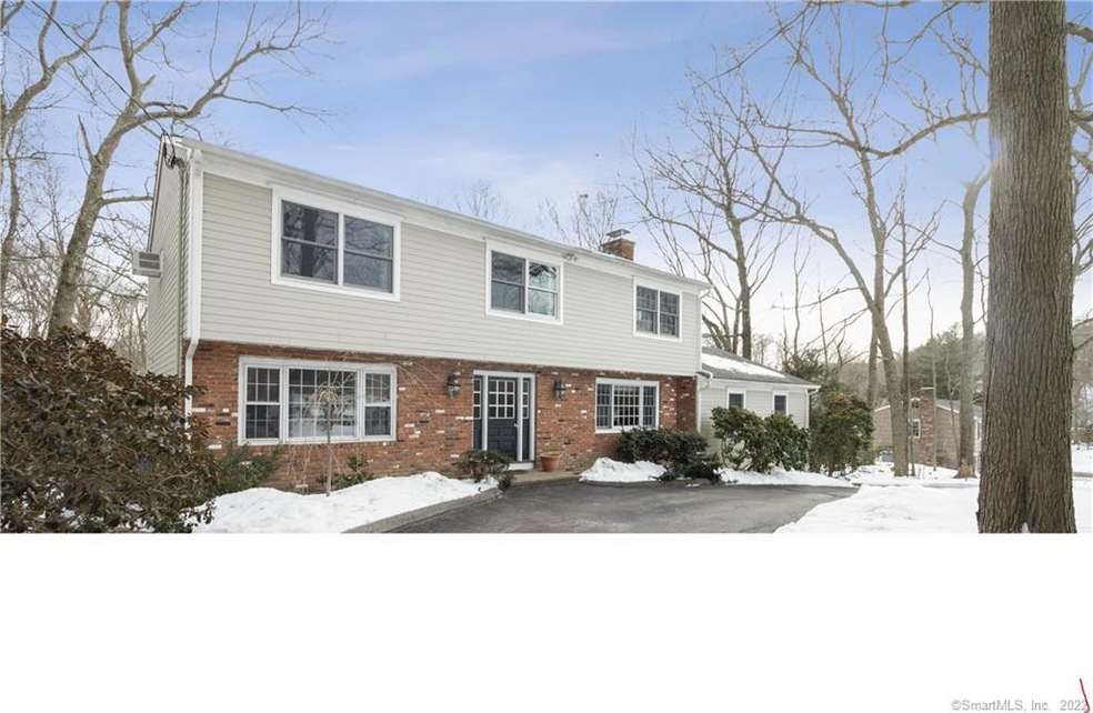 37 Stag Ln, Trumbull, CT 06611 - photo 1