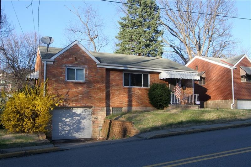 FRONT: 86 N STARR IS A LOVELY 2 BEDROOM RANCH WITH