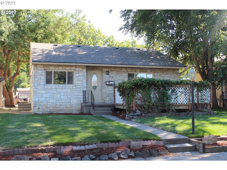 818 E 11th St, the Dalles, OR 97058 - photo 1