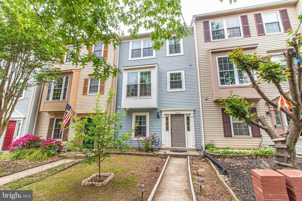 13909 Gunners Place, Centreville, VA 20121 - photo 1