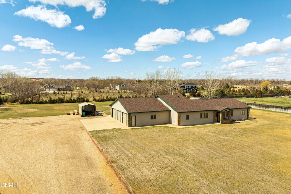 8646 Hogue Road, Bismarck, ND 58503