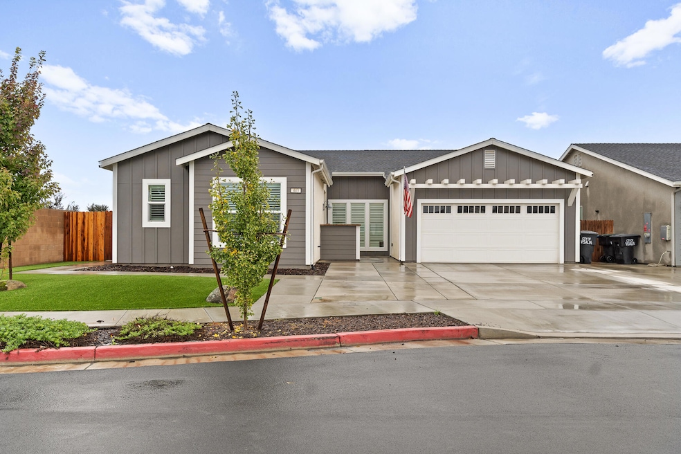 443 E Tyler Ct. Visalia-01