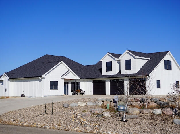 310 Country Dr, Pierre, SD 57501 - photo 1