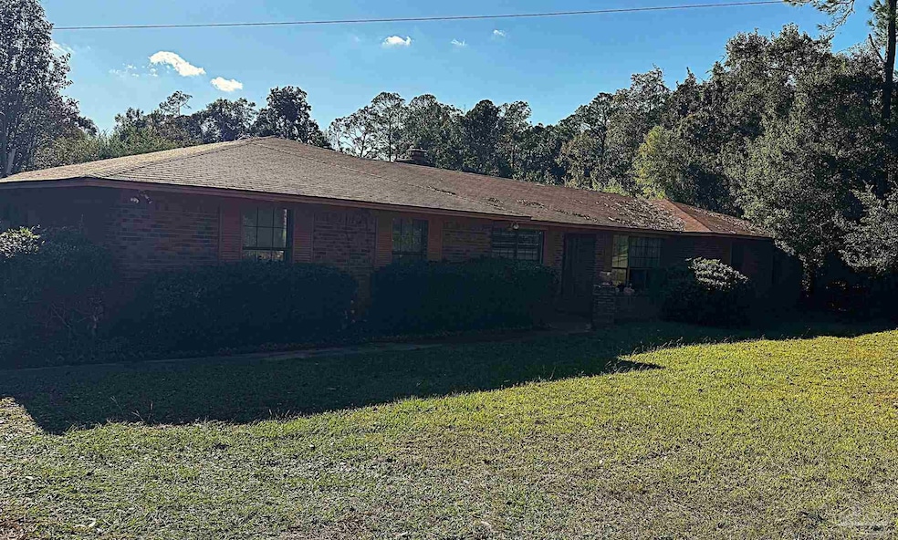 210 Man o War Cir, Cantonment, FL 32533 - photo 1