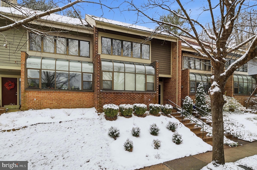 10995 Thrush Ridge Rd, Reston, VA 20191 - photo 1