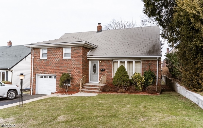 569 Sollas Ct, Lyndhurst, NJ 07071 - photo 1