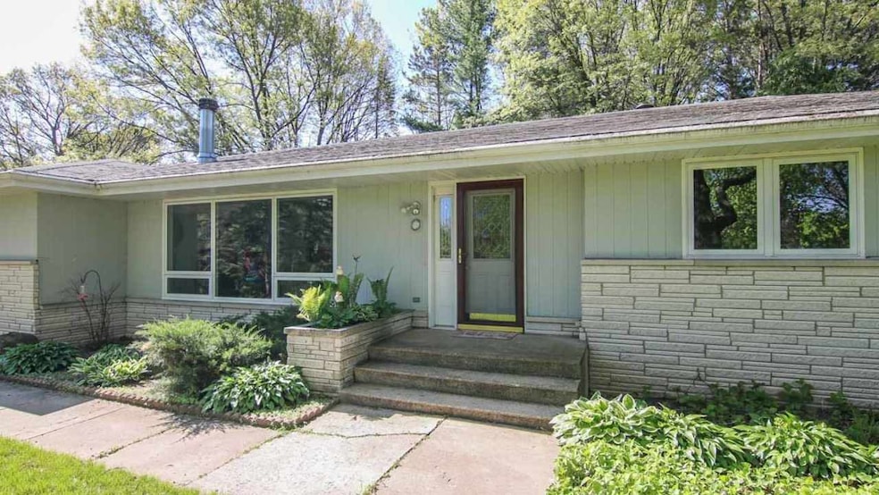 2407 Lisa Ln, Fitchburg, WI 53711 - photo 1