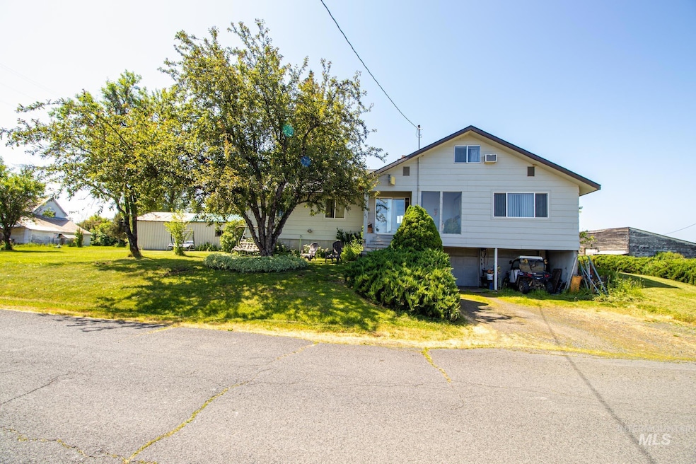105 Weippe Ave W, Weippe, ID 83553 - photo 1