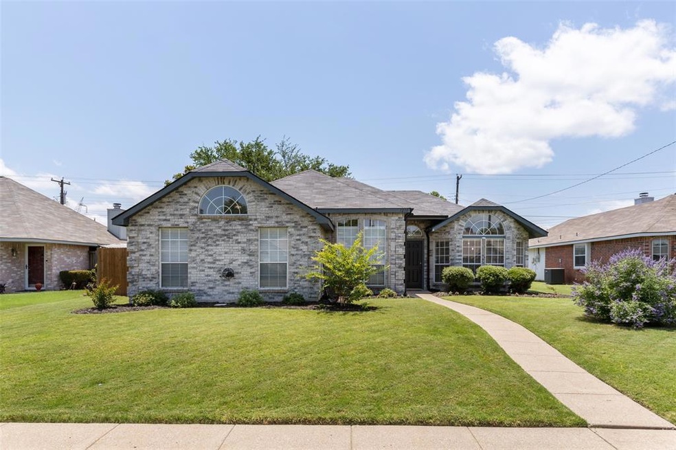 1210 Old Knoll Dr, Wylie, TX 75098 - photo 1