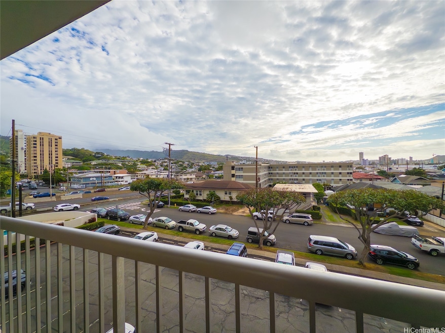 Alexander Arms Condominiums unit 306, Honolulu, HI 96826 - photo 1