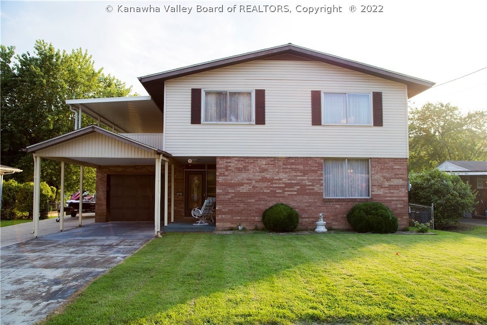 2901 Gillespie Dr, Dunbar, WV 25064 - photo 1