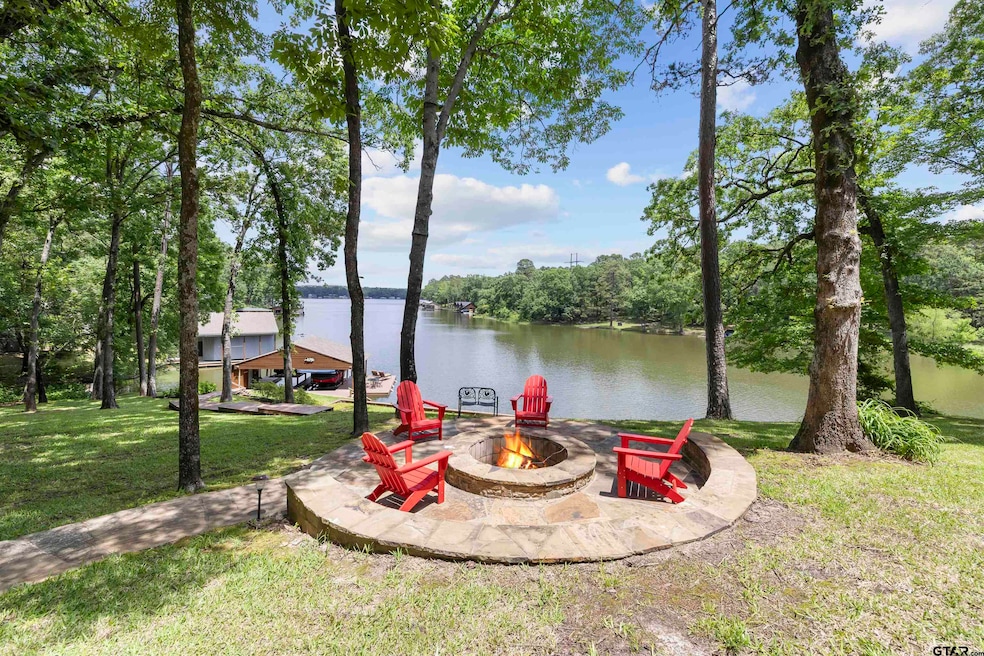 Pending $1,800,000 • Co-Listing Agent