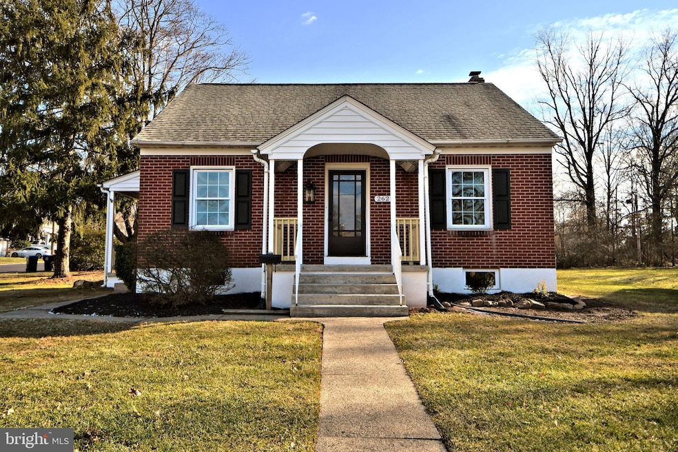 262 E Summit St, Souderton, PA 18964 - photo 1