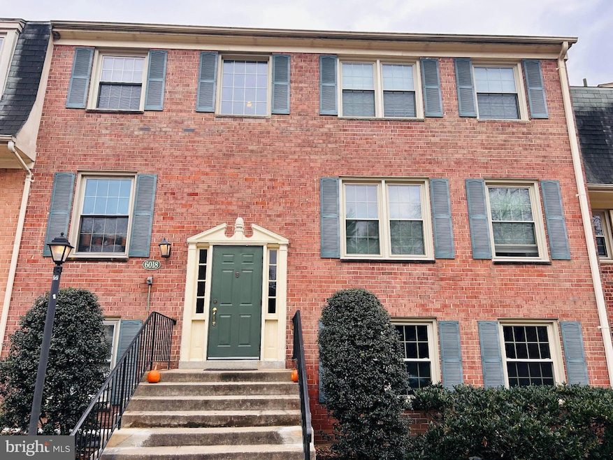 6018 Westchester Park Dr unit 6018 T-1, College Park, MD 20740 - photo 1