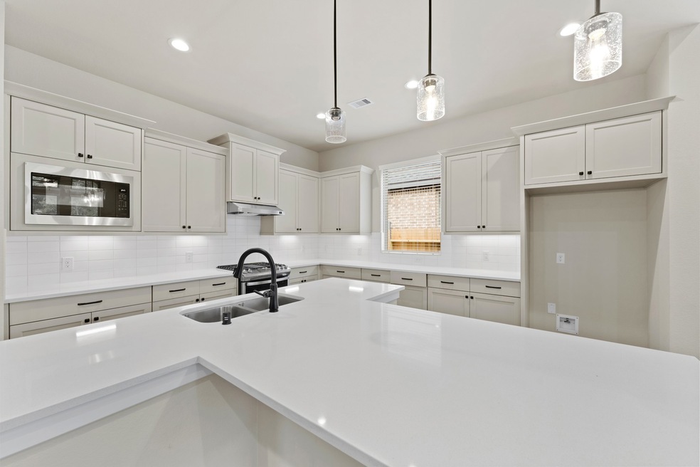 10746 Chinese Violet, Conroe, TX 77385 - photo 1