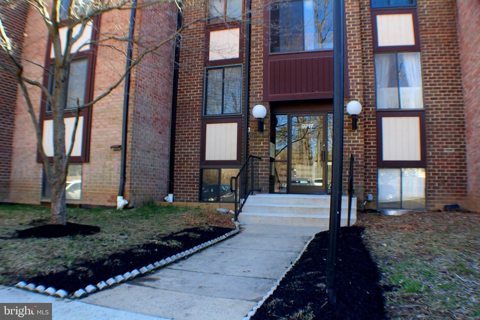 9717 Kings Crown Ct unit 1, Fairfax, VA 22031 - photo 1