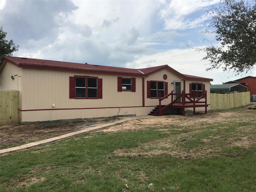 118 Prairie Ln, Azle, TX 76020 - photo 1