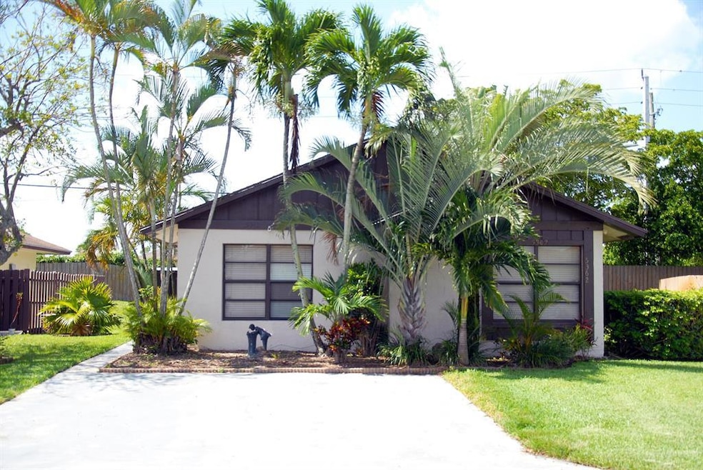 5362 Bonky Ct, West Palm Beach, FL 33415 - photo 1