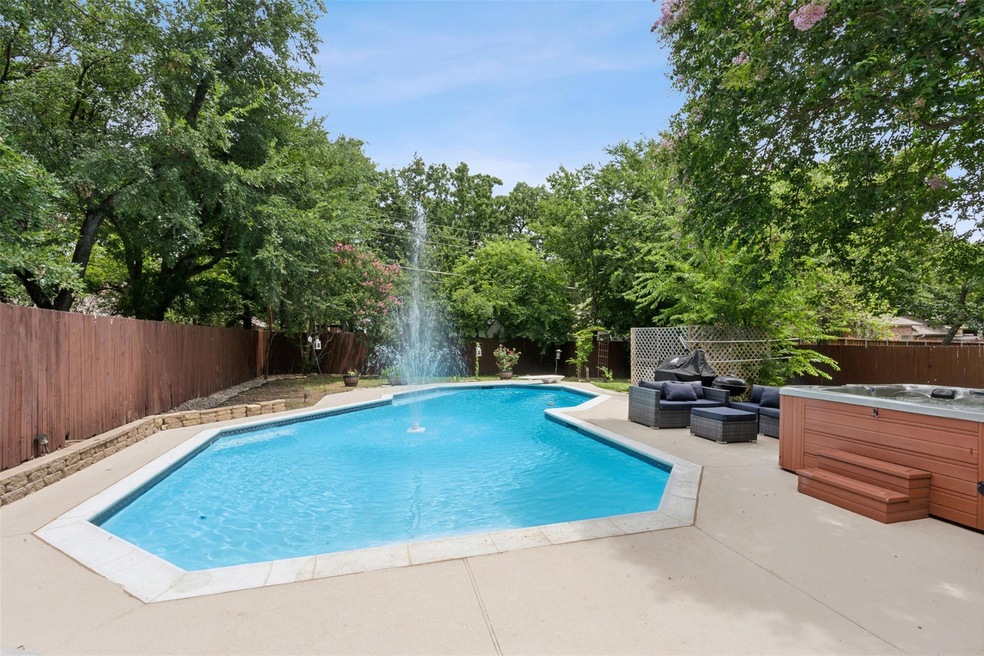 1401 Donna Ln, Bedford, TX 76022 - photo 1