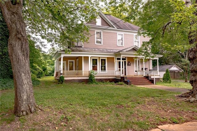 424 S Race St, Statesville, NC 28677 - photo 1