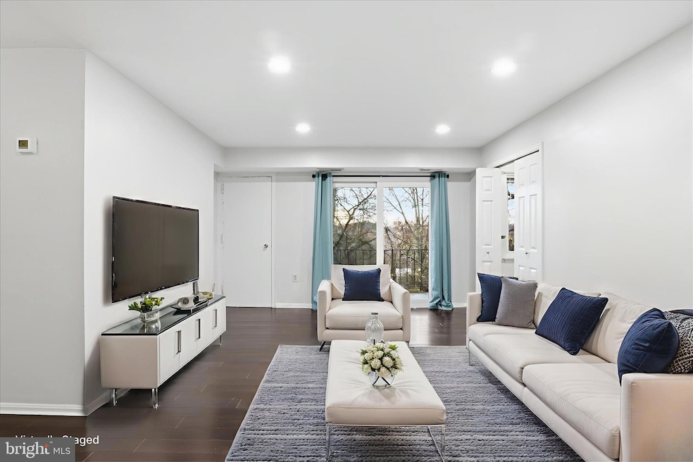 440 N Armistead St unit 202, Alexandria, VA 22312 - photo 1