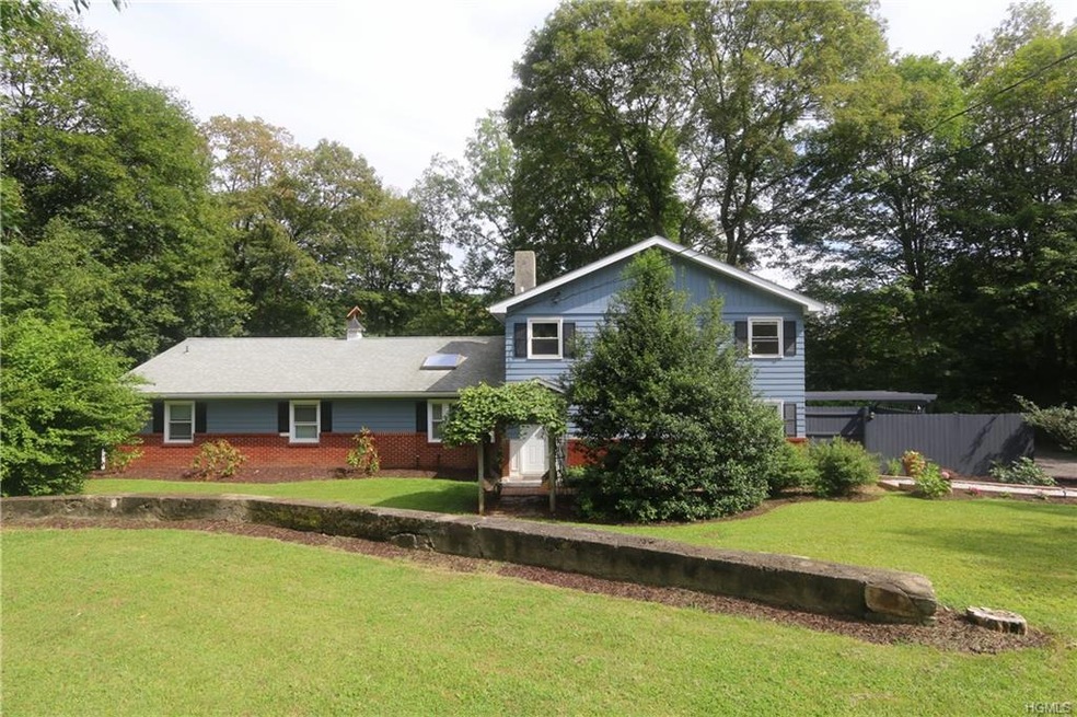 392 Oscawana Lake Rd, Putnam Valley, NY 10579 - photo 1