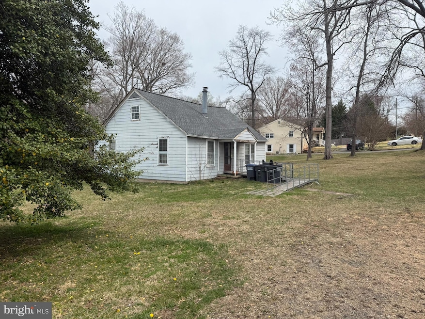 7923 Maplewood Dr, Manassas, VA 20111 - photo 1