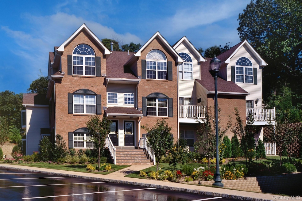 29 Pinnacle Dr unit 29, Port Jefferson, NY 11777 - photo 1