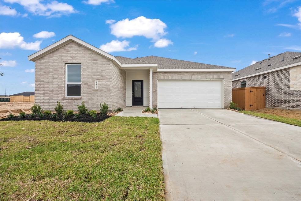 1951 Stargazer Ln, Angleton, TX 77515 - photo 1