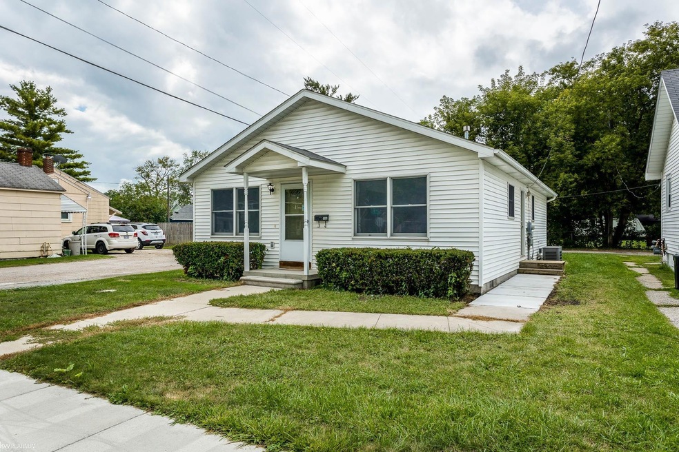 409 13th St, Port Huron, MI 48060 - photo 1