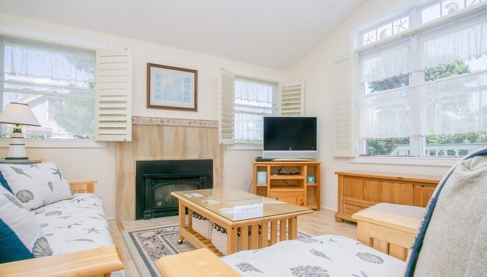 18 Hiawatha Rd, Wareham, MA 02532 - photo 1