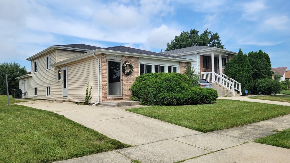 18050 Idlewild Dr, Country Club Hills, IL 60478 - photo 1