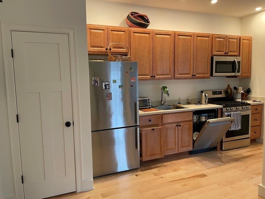 32 Masonic St unit 1, Northampton, MA 01060 - photo 1