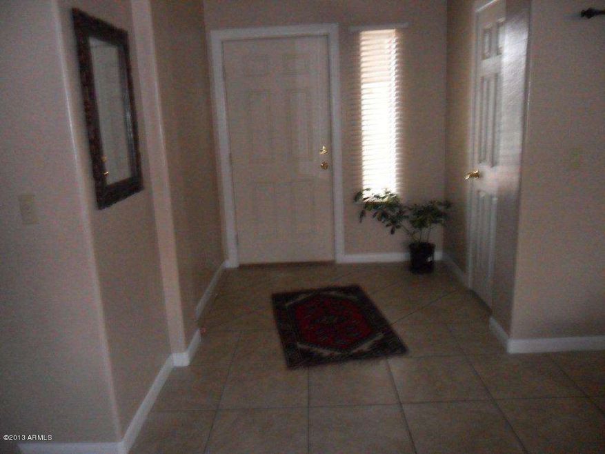 ThudeFoyer001