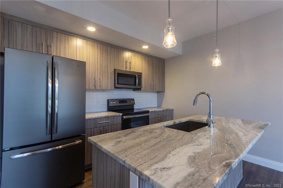 11 Edgewater Cir unit J, East Hampton, CT 06424 - photo 1