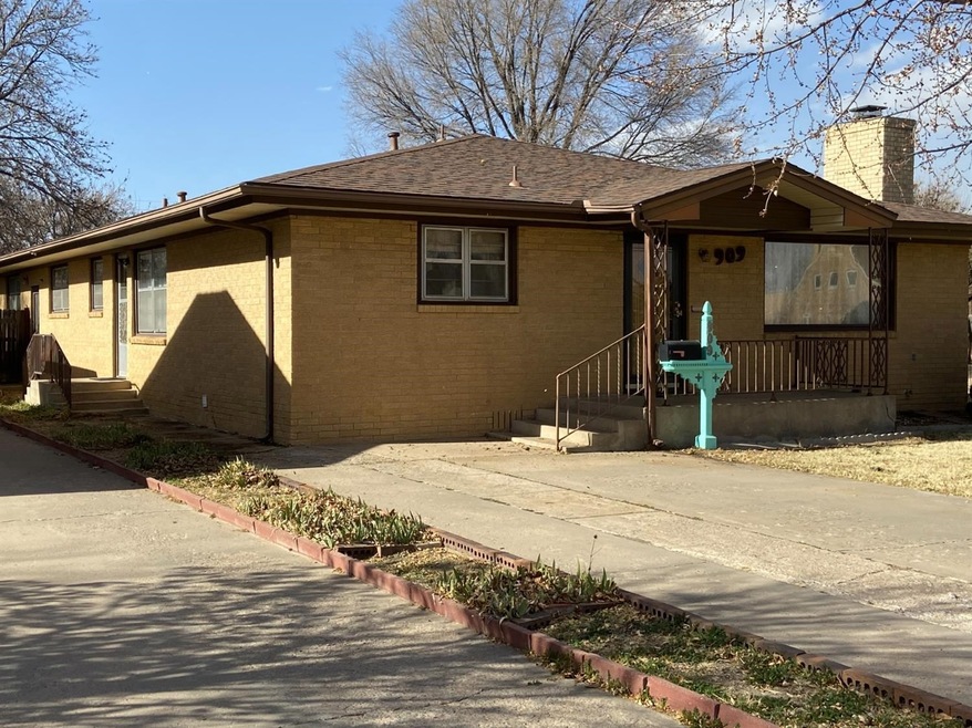909 S Main St, Hugoton, KS 67951 - photo 1