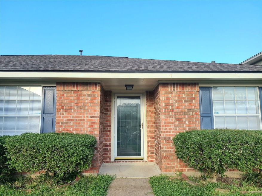 11015 Cayman Mist Dr, Houston, TX 77075 - photo 1