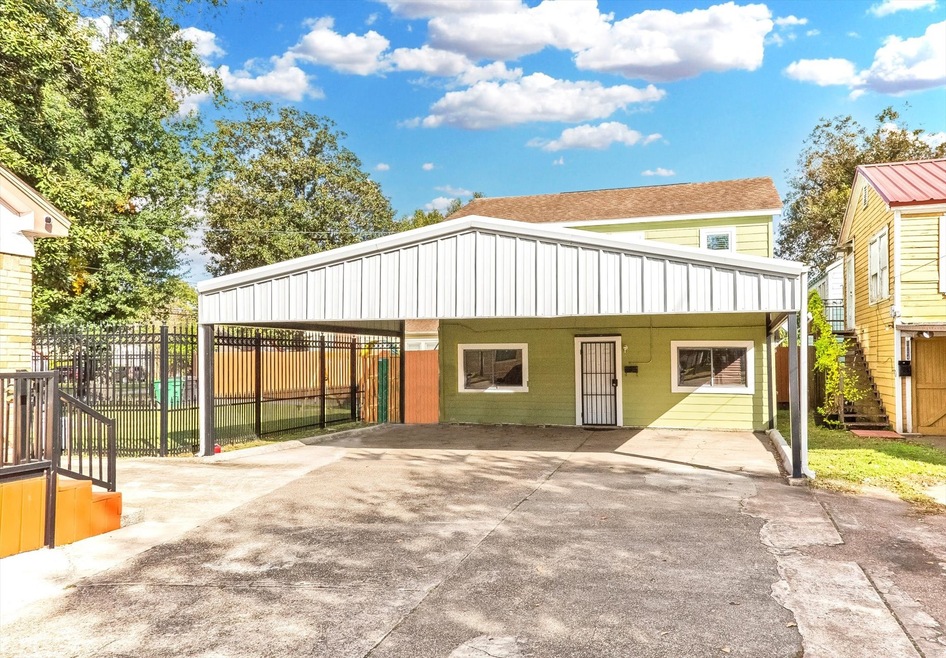 5012 1/2 Irvington Blvd, Houston, TX 77009 - photo 1