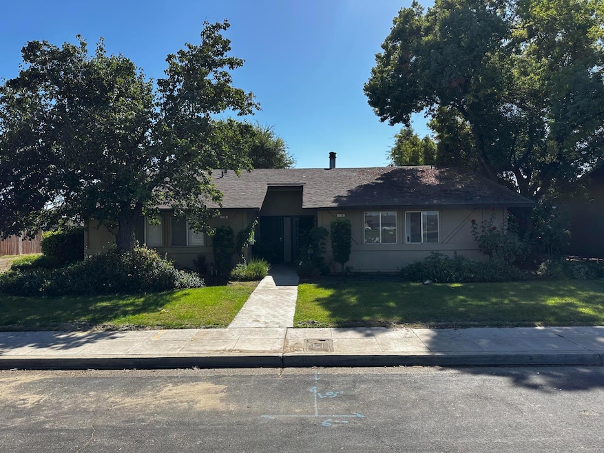 For Sale $599,950 • Co-Listing Agent